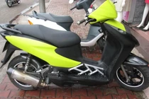 Honda Dylan độ xanh nõn chuối xấu “lạ“