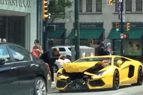 Lamborghini Aventador 25 tỷ nát bét đầu vì tông Chevrolet Cobalt