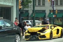 Lamborghini Aventador 25 tỷ nát bét đầu vì tông Chevrolet Cobalt