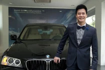 Đua nhau khoe xe xịn, ca sỹ Việt bị điều tra thu nhập