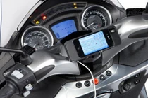 Xe Piaggio sử dụng Iphone để hỗ trợ người lái