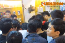 Nghẹt thở tranh mua BlackBerry Z10 siêu rẻ ở Hà Nội