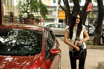 Soi xe đời cũ, giá rẻ của siêu mẫu Lê Thị Phương