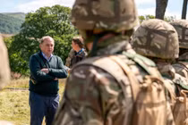 Lực lượng vũ trang Ukraine bắt đầu được huấn luyện chiến đấu tại Anh!