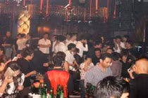 Đốt tiền, ăn chơi trụy lạc gây sốc của thiếu gia Việt