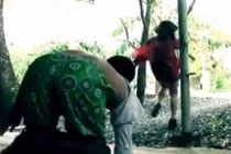 Vào đúng nhà "yêu râu xanh", chị bán vé số bị xâm hại