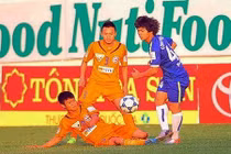 Công Phượng bị tố ăn vạ sau chiến thắng chật vật