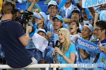 Nữ nhà báo xinh đẹp của Man City “Cám ơn Việt Nam!“