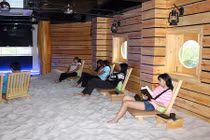 Sửng sốt trước quán cà phê bãi biển giữa lòng Sài Gòn