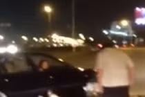 Kinh hoàng xe biển xanh, xe máy “vờn” nhau trên cầu Thanh Trì