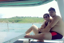 Thú vị chuyện tình cặp đôi chị em, chàng hơn nàng 80kg