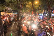 Ngăn đường chuẩn bị 30/4, Sài Gòn kẹt cứng người 