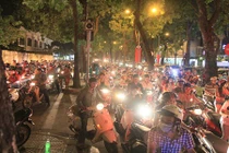 Ngăn đường chuẩn bị 30/4, Sài Gòn kẹt cứng người 