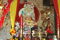 Choáng váng tượng bà Chúa đeo dây chuyền vàng khủng