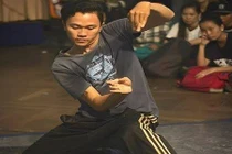 Sự thật về anh chàng bảo vệ đẹp trai, nhảy giỏi 