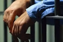 Cha dượng thú tính vật ngã con riêng ra giường hại đời