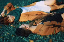 Ảnh cưới đẹp lấy cảm hứng từ "hoa vàng trên cỏ xanh"