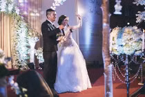 Dân mạng khoái chí với cô dâu nhí nhảnh hát đám cưới