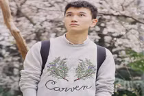  Hot boy thư sinh dưới hoa anh đào đốn tim gái trẻ