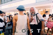 Gặp 9X mặc quần đùi, đội mũ cối “lạc giữa Tokyo“