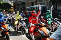 Dàn bê tráp siêu nhân gây náo loạn đường phố Sài Gòn