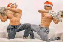 Tình yêu của cặp đôi đồng tính bụng 6 múi gây sốt