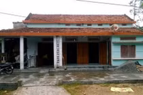 Đào nền nhà tìm "hài cốt báo oán" chữa...bệnh cho con