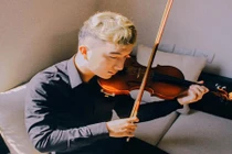 Chân dung chàng trai trong clip chơi violin ở Hang Én