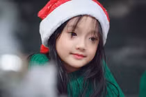 Bé gái được mệnh danh "Tiểu Châu Tấn" làm chao đảo mạng Việt