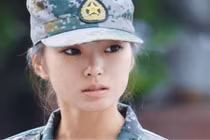 Danh tính nữ HLV quân sự xinh đẹp nổi tiếng nghiêm khắc 