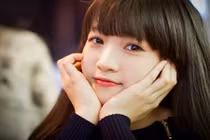 Nữ sinh ngoại ngữ đau đầu vì bị... con gái tán tỉnh