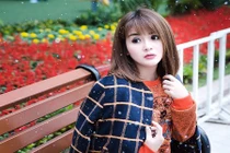 Cô giáo hot girl thích mặc váy ngắn khoe ảnh đón Giáng sinh 