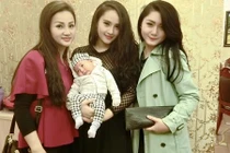 Bà ngoại hot girl U40 bức xúc bị tọc mạch chuyện gia đình