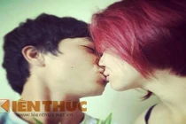 Lộ ảnh Công Phượng hôn Hòa Minzy gây sốc