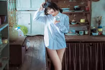 "Nấm lùn" xinh đẹp là fan nữ MU khoe ảnh táo bạo