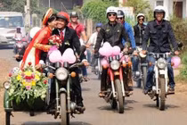 Màn rước dâu siêu chất làm xôn xao phố núi