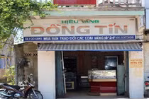 Hung hãn lao vào tiệm kim hoàn, đập tủ kính cướp vàng