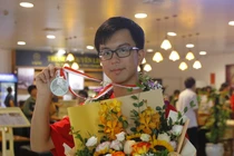 Từ cuốn sách năm lớp 2 đến Huy chương bạc QT của nam sinh Hà Nội