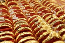 Giá vàng SJC, vàng nhẫn đồng loạt lao dốc