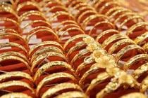 Giá vàng SJC, vàng nhẫn đồng loạt lao dốc