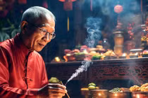 Bài cúng Thần Tài hút lộc kinh doanh và may mắn 2025