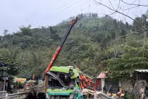 Xác định danh tính nạn nhân vụ lật xe khách ở Yên Bái