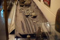 Giật mình kho vũ khí trong mộ cổ 2.500 tuổi của người Việt 