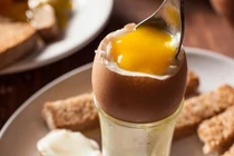 Ăn trứng gà như thế nào mới tốt: Chín, tái hay sống?