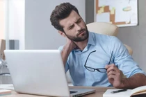 5 động tác cổ giúp giảm đau vai gáy hiệu quả cho dân văn phòng