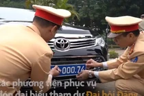 Video: Gắn biển số mới cho dàn xe phục vụ Đại hội Đảng