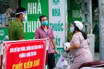 Phòng chống dịch COVID-19: TP HCM ra chỉ thị tăng giãn cách