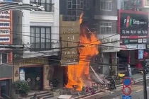 Video: Cháy cửa hàng gas, có nhiều tiếng nổ kinh hoàng như bom