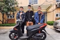 Chặn đường, cướp xe máy của người phụ nữ ở Hà Nội