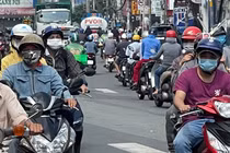 Bình thường mới ở TP HCM: “Zoom” phố sá, quán hàng “như hội“